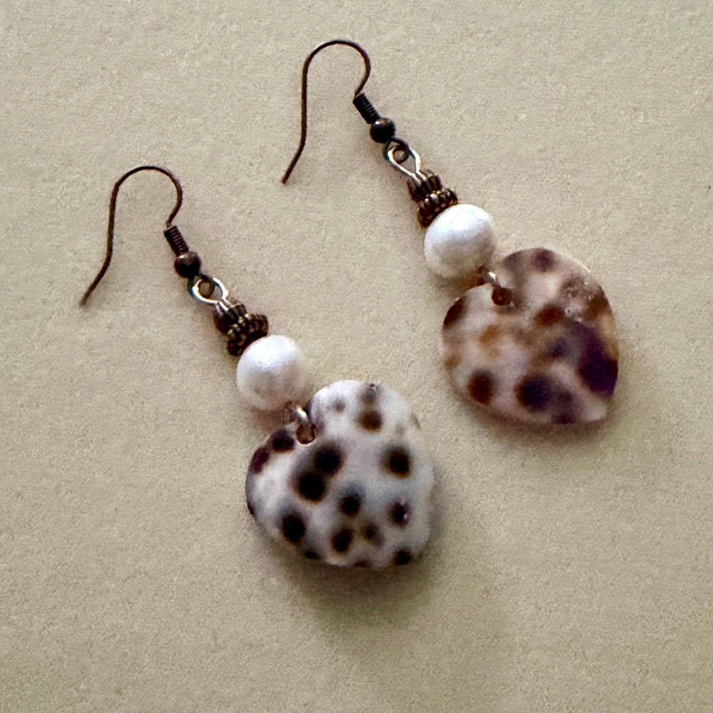 New Pretty White Baroque Pearl & Heart Shaped Cowrie Shell Copper Earrings